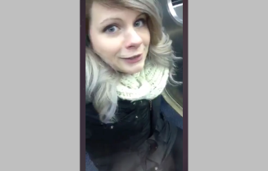 Chicago: ragazza canta a squarciagola sul treno convinta di essere sola. Ma… | video