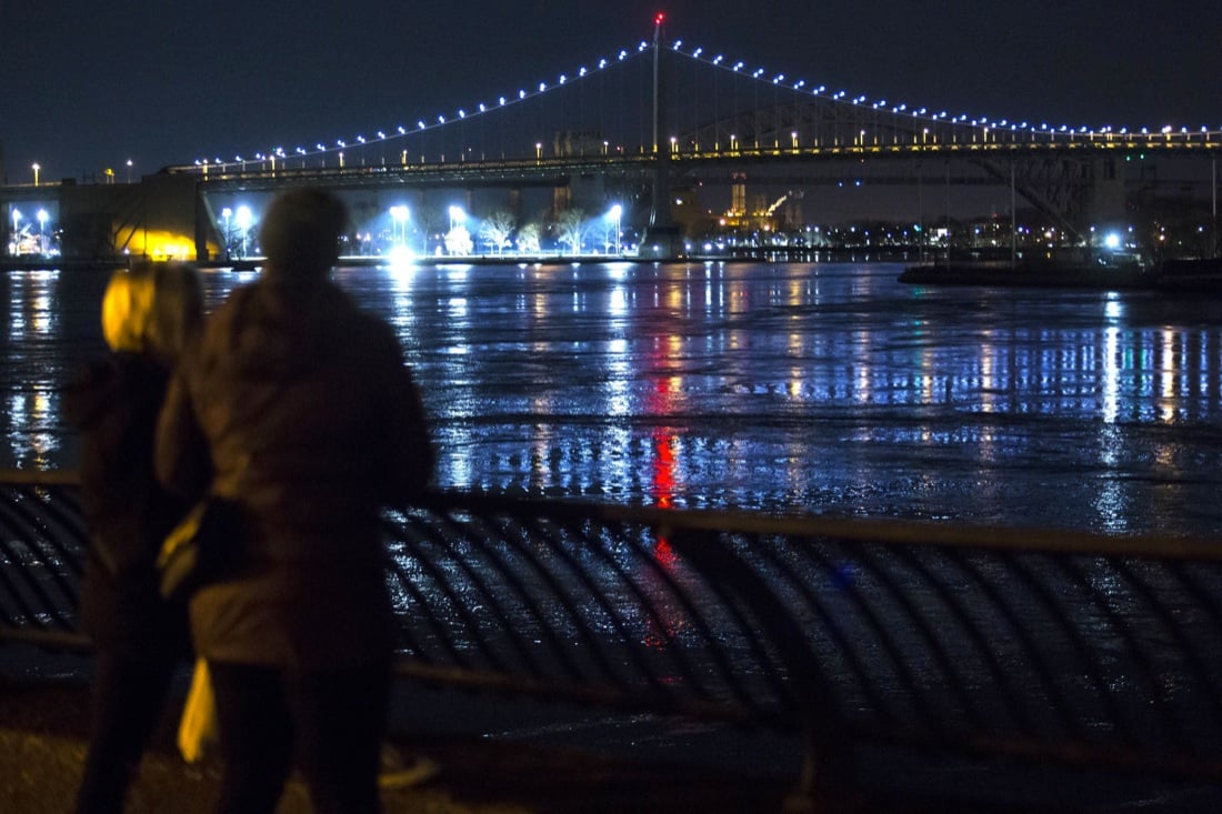 New York, le foto dell’elicottero precipitato nell’East River New York, le foto dell’elicottero precipitato nell’East River