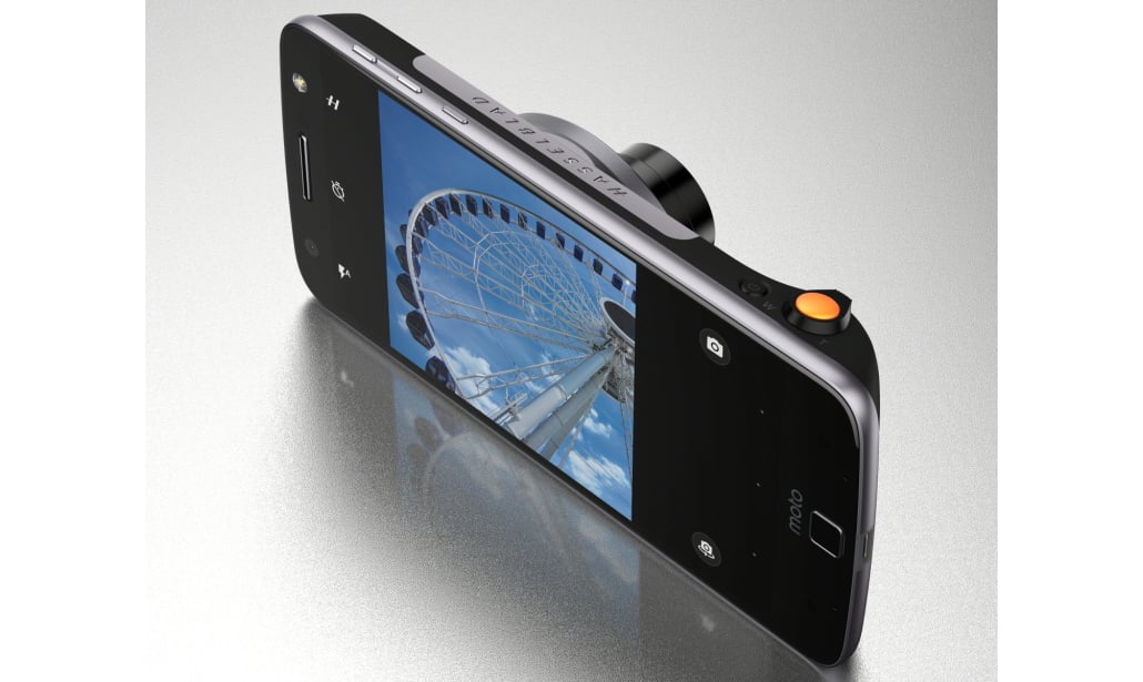 Motorola MotoMods: come evolve il telefono modulare Motorola MotoMods: come evolve il telefono modulare