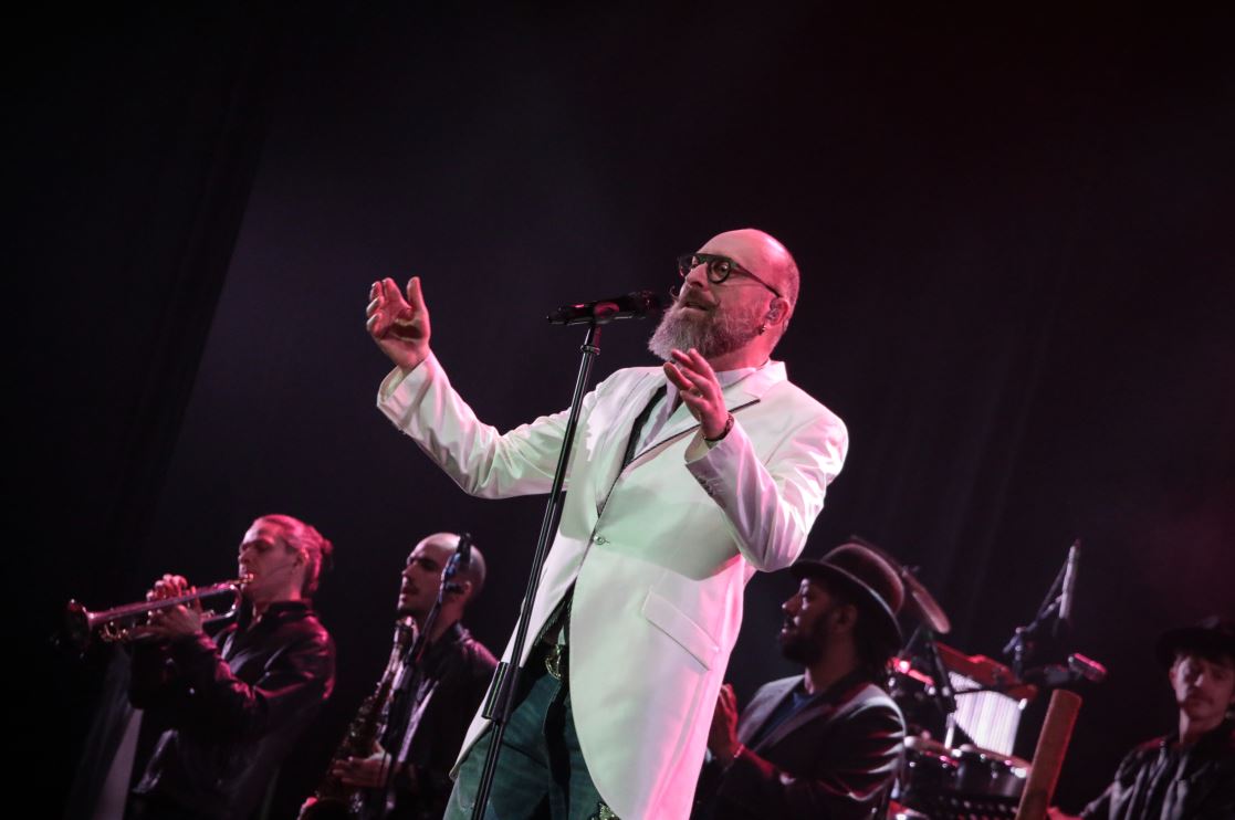 Mario Biondi: “Brasil” è un gioioso tributo alla musica verdeoro – Recensione