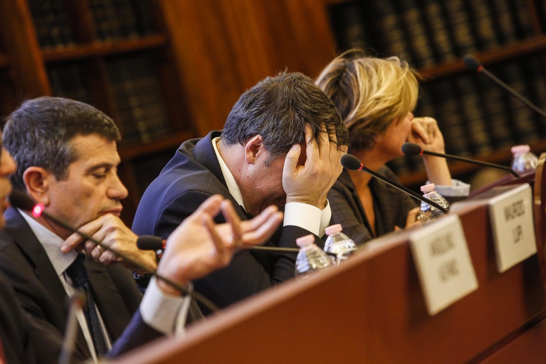 Renzi: le facce della sconfitta – Foto