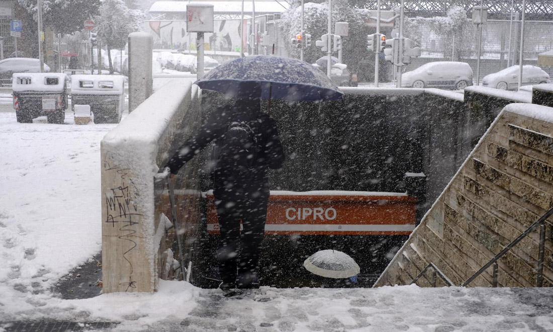 Maltempo: Milano, Genova, Roma e mezza Italia sotto la neve – Foto