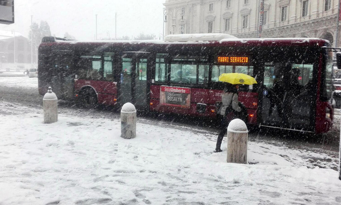 Maltempo: Milano, Genova, Roma e mezza Italia sotto la neve – Foto