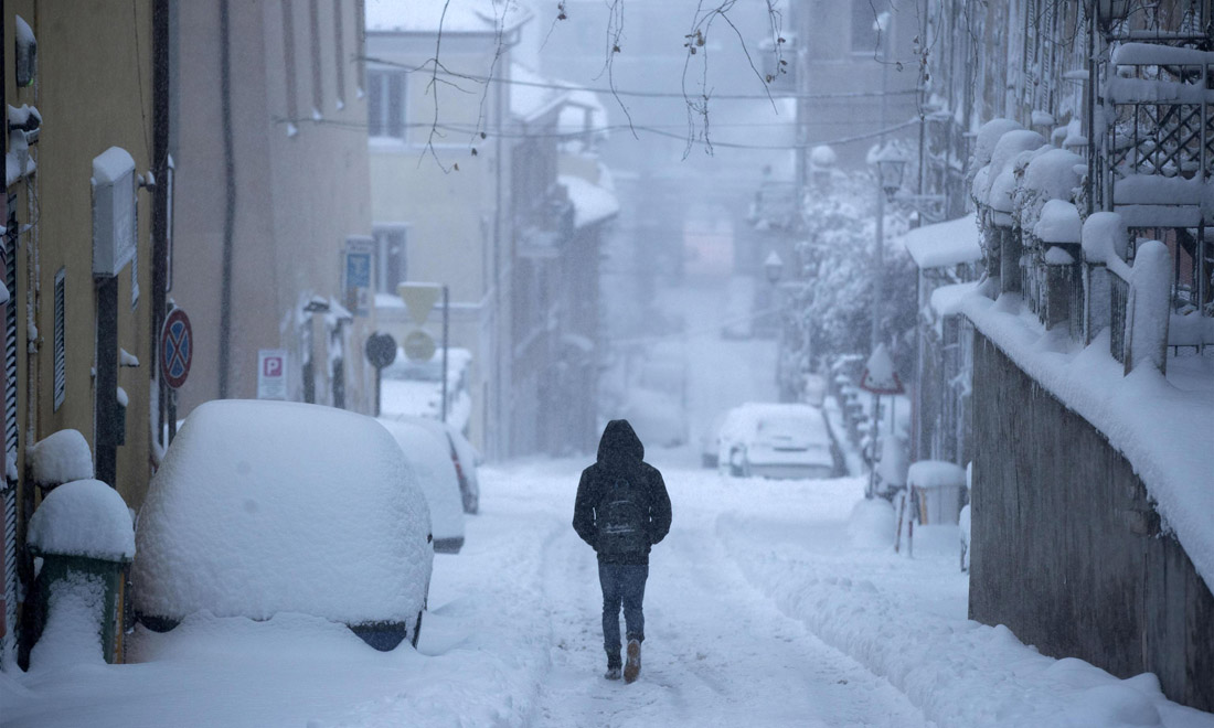 Maltempo: Milano, Genova, Roma e mezza Italia sotto la neve – Foto