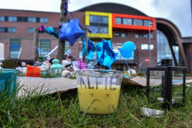 Storia di Alfie Evans e dell’amore tenace dei suoi genitori