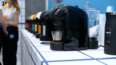 La nuova Lavazza Tiny, la macchina per il caffè “pop”