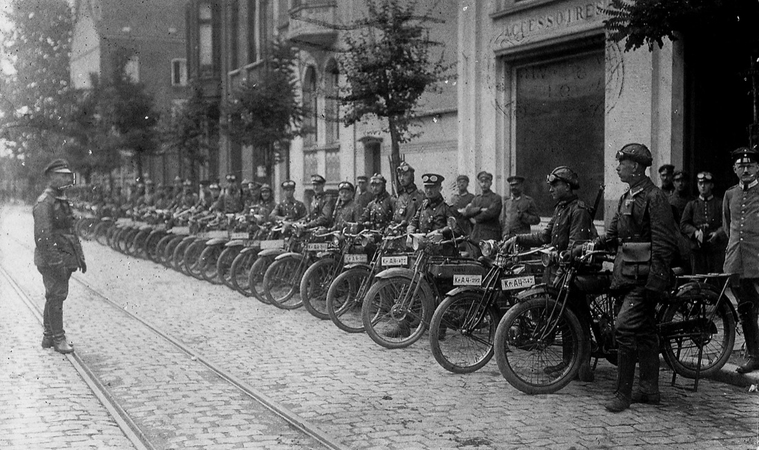 Motociclette nella Grande Guerra – la storia fotografica Motociclette nella Grande Guerra – la storia fotografica