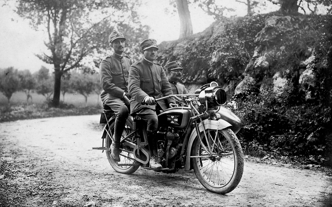 Motociclette nella Grande Guerra – la storia fotografica Motociclette nella Grande Guerra – la storia fotografica