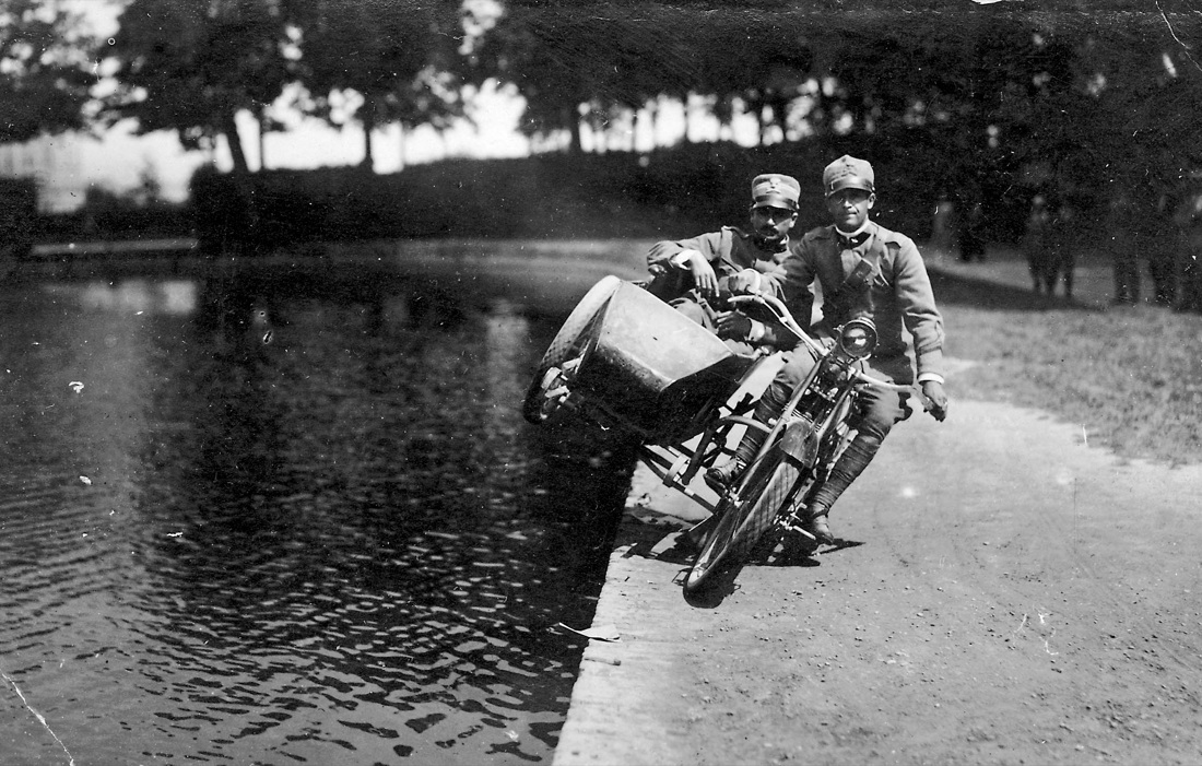 Motociclette nella Grande Guerra – la storia fotografica Motociclette nella Grande Guerra – la storia fotografica