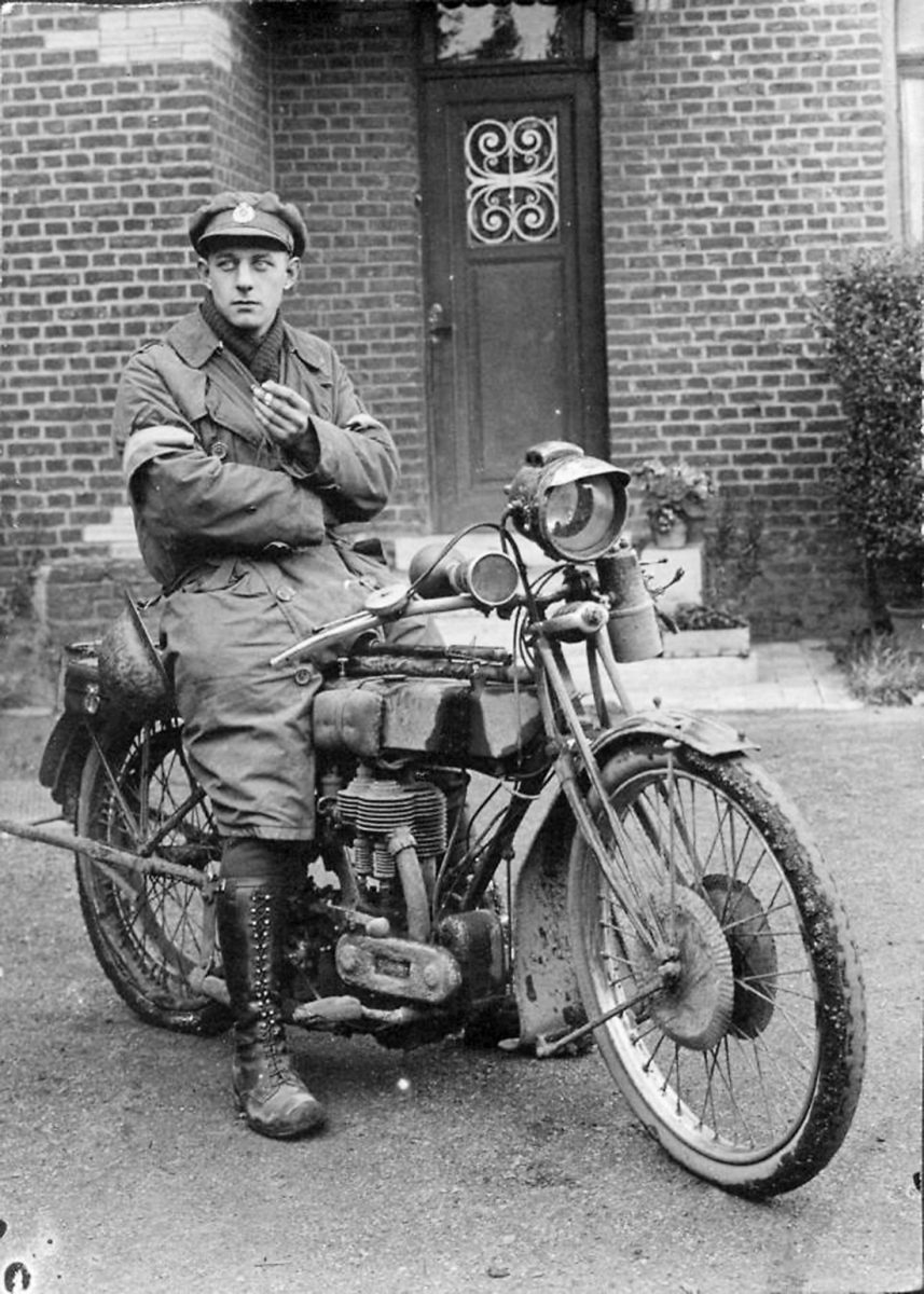 Motociclette nella Grande Guerra – la storia fotografica Motociclette nella Grande Guerra – la storia fotografica