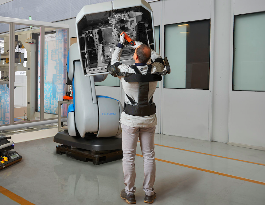 Gli esoscheletri in fabbrica ed è subito polemica Gli esoscheletri in fabbrica ed è subito polemica