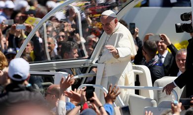 Papa Francesco a Molfetta: il suo messaggio contro guerra e povertà