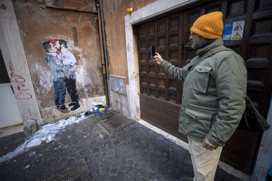 I murales politici dei Banksy italiani – FOTO I murales politici dei Banksy italiani – FOTO