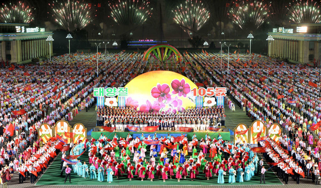 Corea del Nord: la festa del Giorno del Sole – FOTO