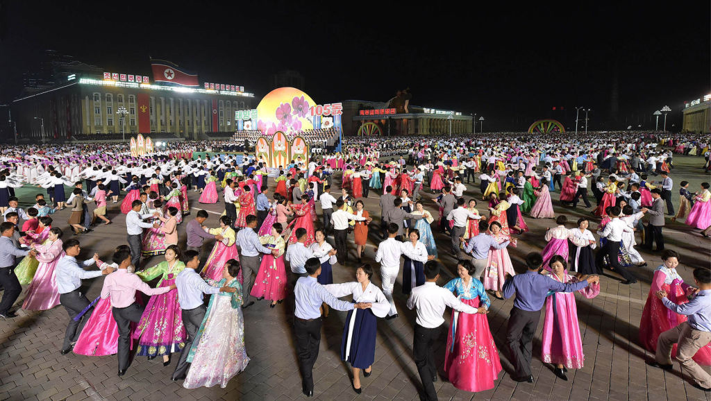 Corea del Nord: la festa del Giorno del Sole – FOTO