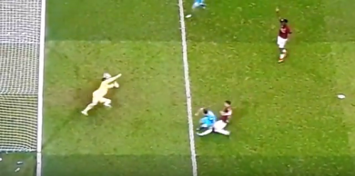 Donnarumma, parata incredibile su Milik nel recupero di Milan-Napoli | video