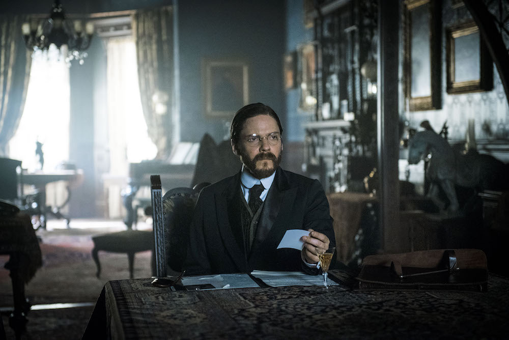 L’Alienista: foto, trailer, curiosità sulla nuova serie di Netflix L’Alienista: foto, trailer, curiosità sulla nuova serie di Netflix