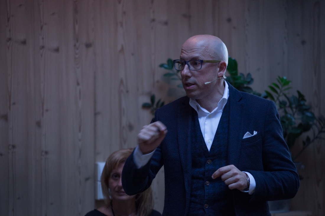 L’iperstoria tecnologica: come vivere la nostra epoca