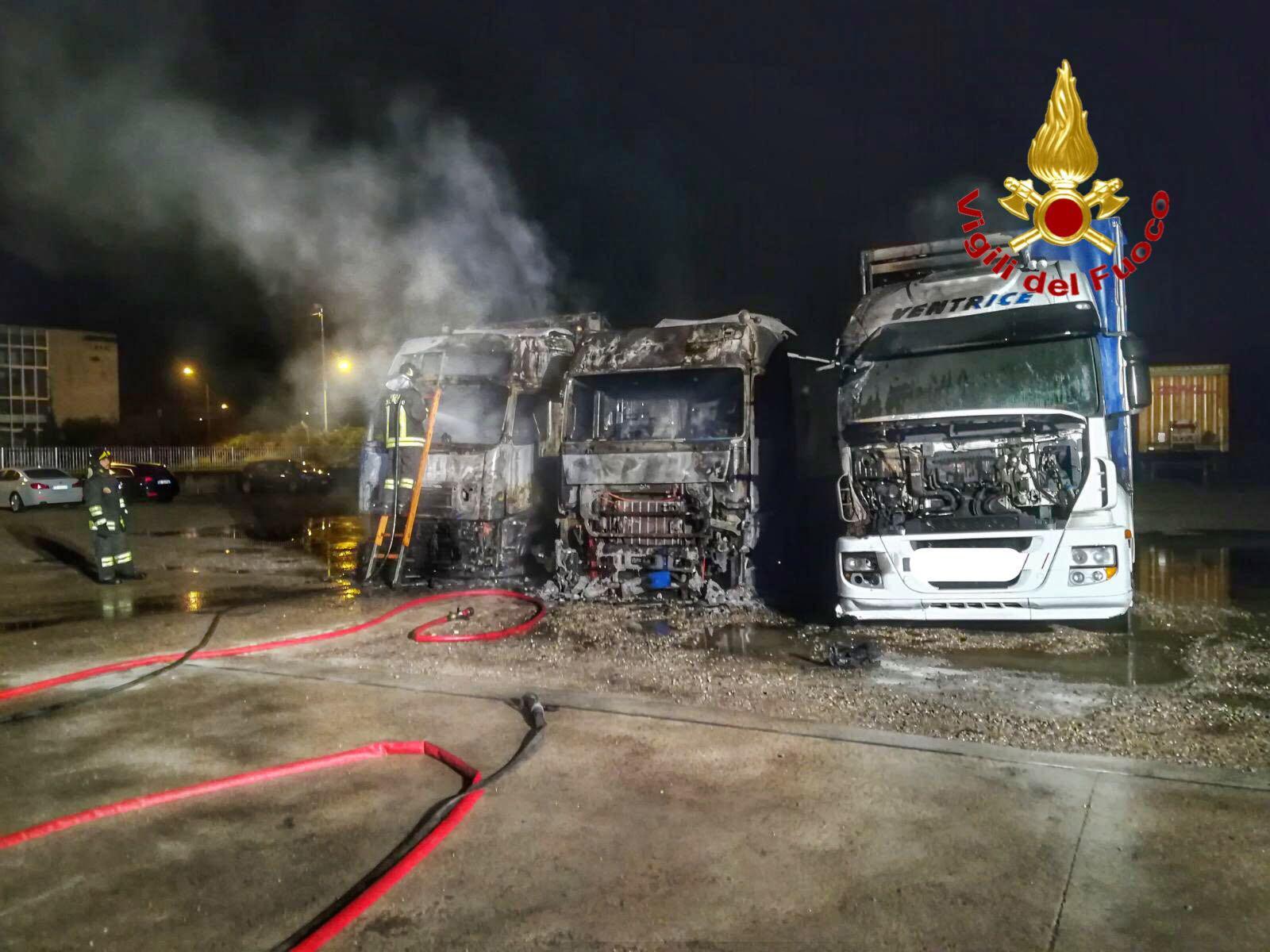 I sospetti sugli incendi nelle fabbriche del milanese