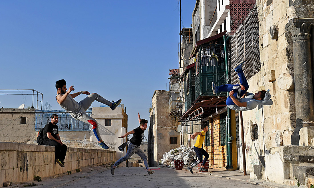 Guerra in Siria: parkour tra le macerie di Aleppo – Foto Guerra in Siria: parkour tra le macerie di Aleppo – Foto