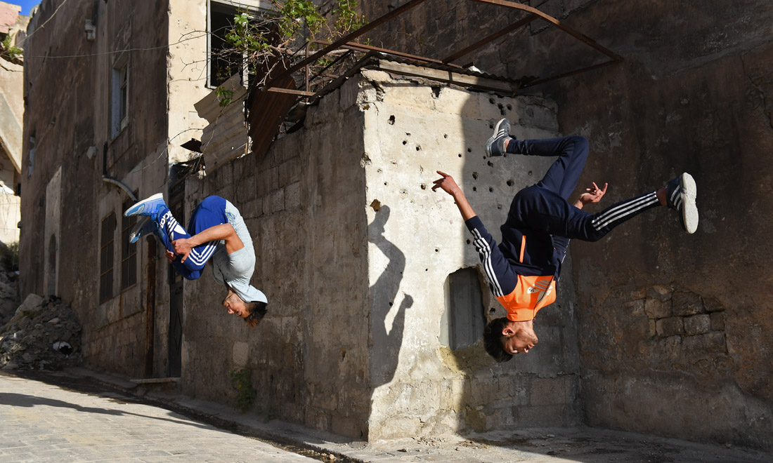 Guerra in Siria: parkour tra le macerie di Aleppo – Foto Guerra in Siria: parkour tra le macerie di Aleppo – Foto