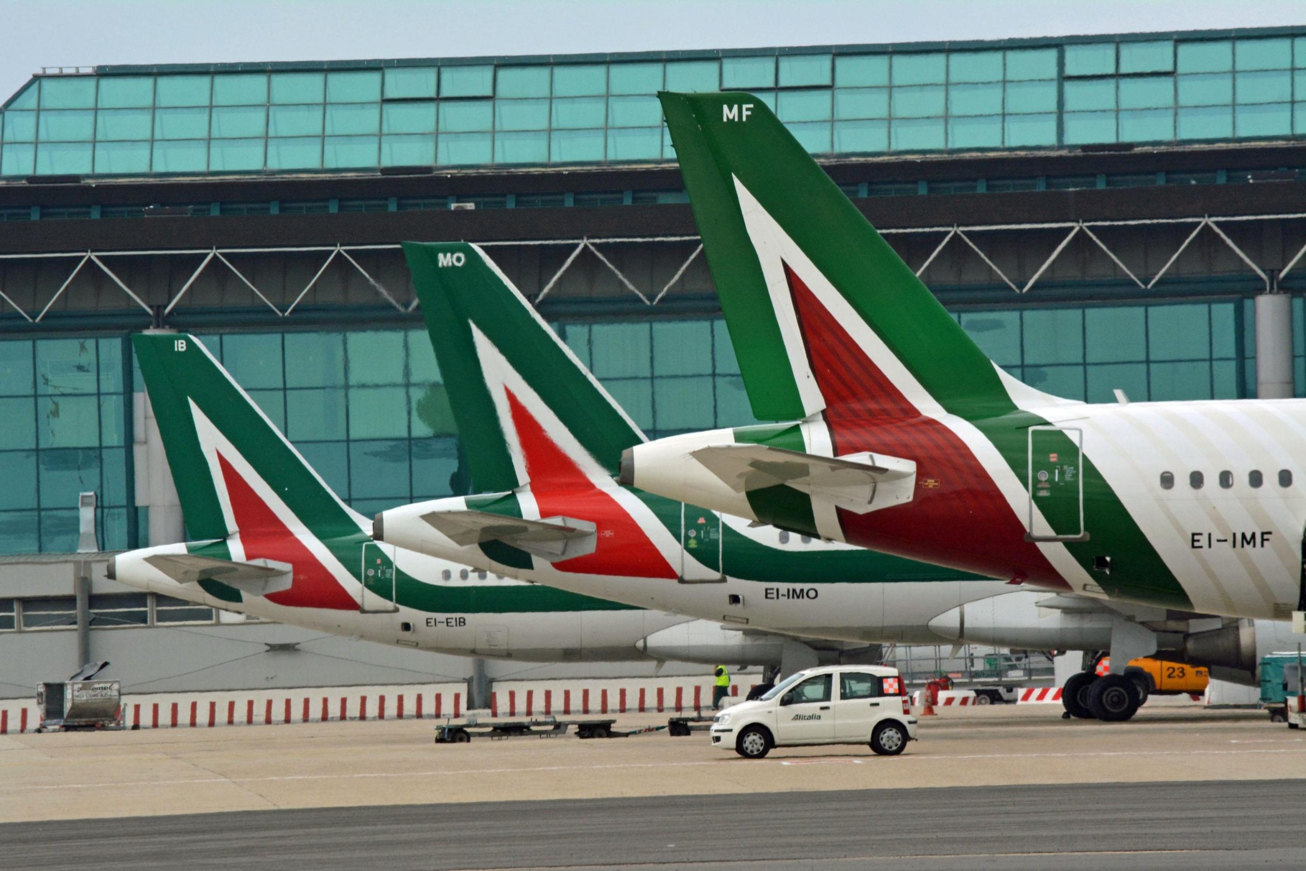Alitalia: ecco quali sono le tre offerte in campo