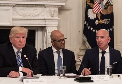 Perché Trump ce l’ha tanto con Amazon e Bezos