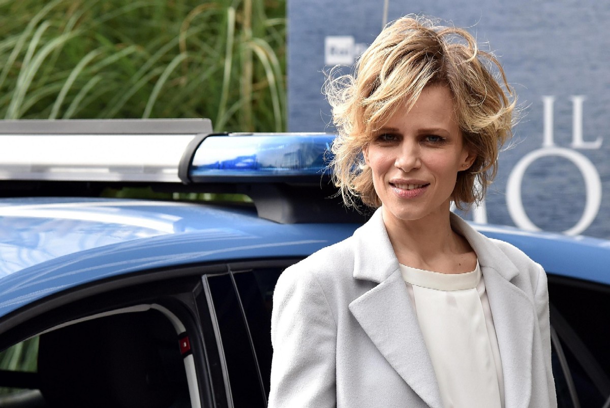 Il Commissario Montalbano e le indagini su “Una lama di luce” Il Commissario Montalbano e le indagini su “Una lama di luce”