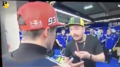 Uccio caccia Marquez dal box di Valentino Rossi in Argentina | video