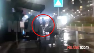 Fabrizio Corona, rissa fuori da una discoteca a Milano | video