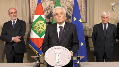 Mattarella: “No a Savona. Devo difendere l’Italia” | video