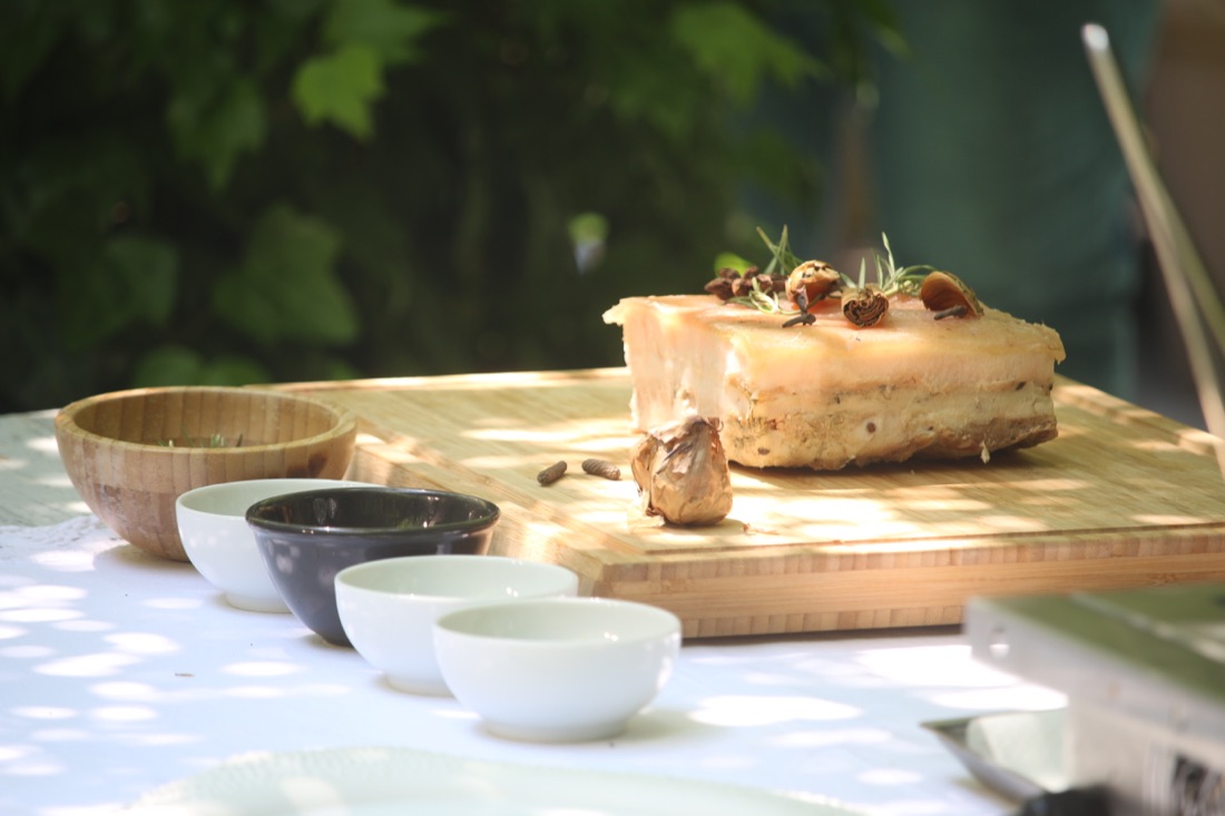 La ricetta del maialino con cicoria selvatica dello chef D’Amato