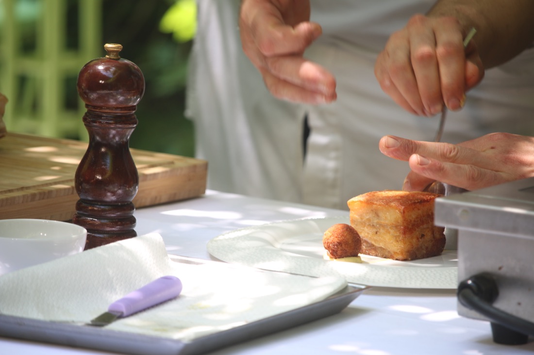 La ricetta del maialino con cicoria selvatica dello chef D’Amato