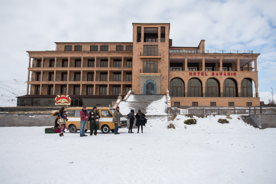 Hotel Gagarin, il film che venne dal freddo – Recensione