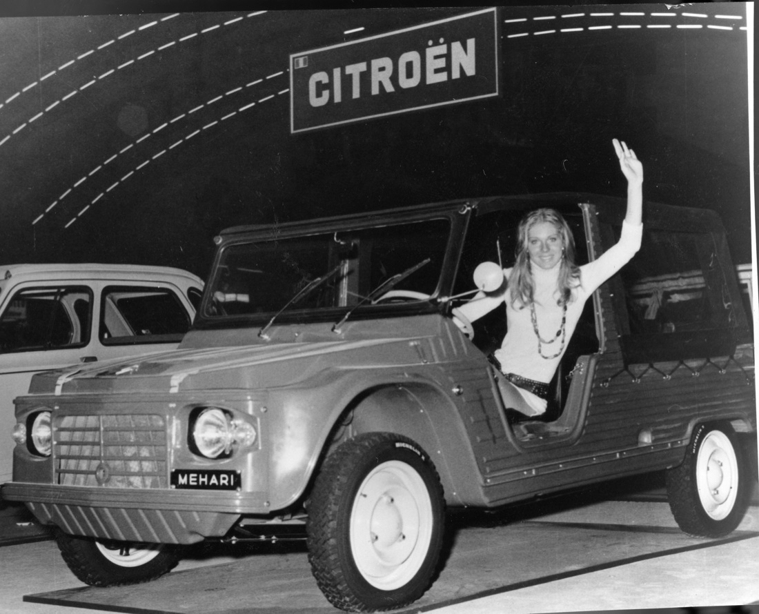 1968: la Citroen Méhari, l’auto di plastica del “maggio francese” – foto