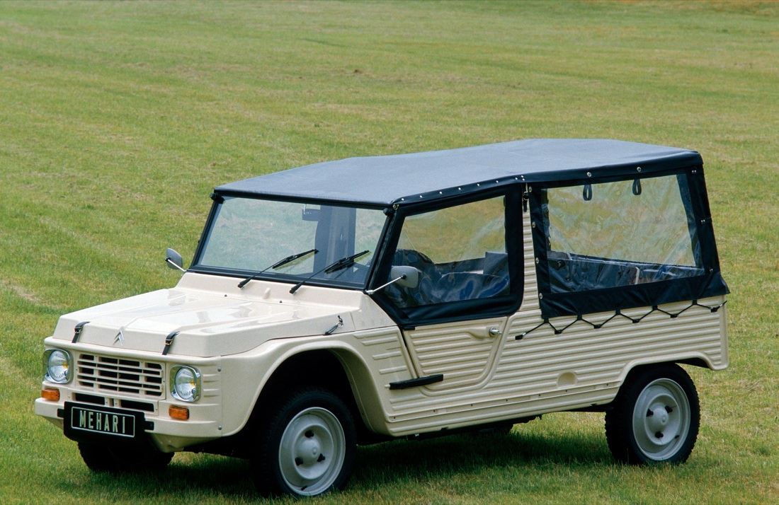 1968: la Citroen Méhari, l’auto di plastica del “maggio francese” – foto