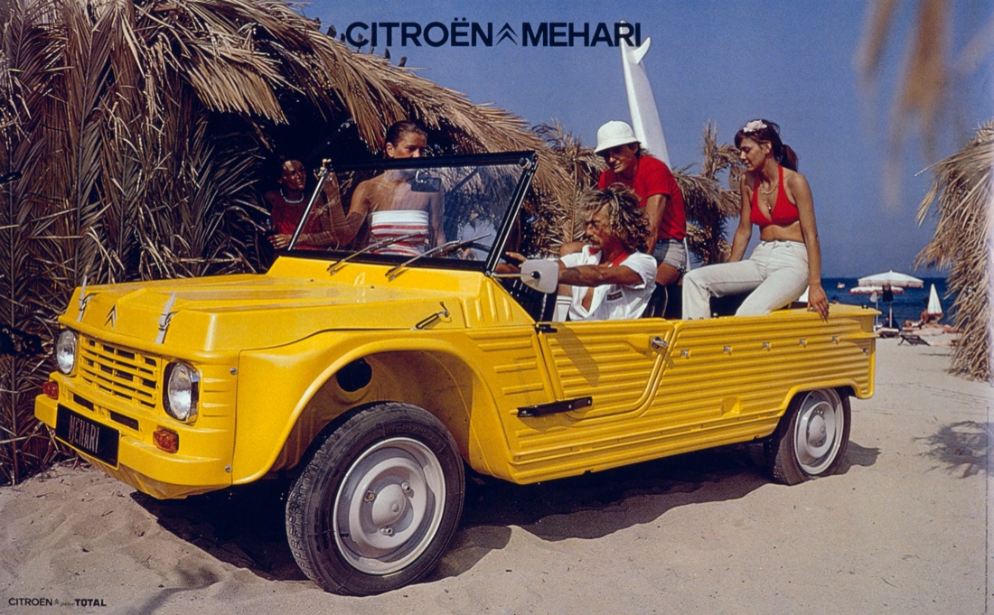 1968: la Citroen Méhari, l’auto di plastica del “maggio francese” – foto