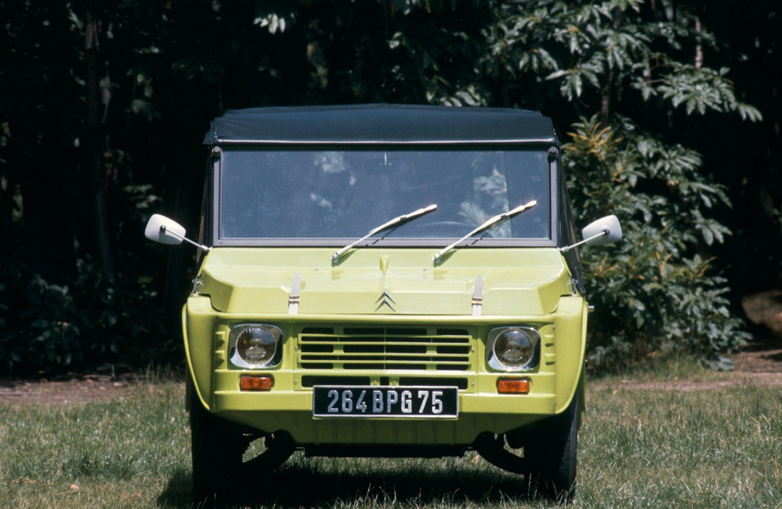 1968: la Citroen Méhari, l’auto di plastica del “maggio francese” – foto