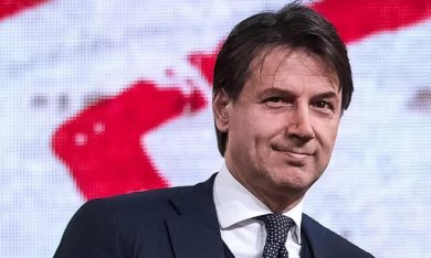 Giuseppe Conte, il neo Presidente del Consiglio, riceve il mandato al Quirinale. Le prime parole | video