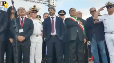 Fico, mani in tasca su Inno di Mameli a Palermo | video