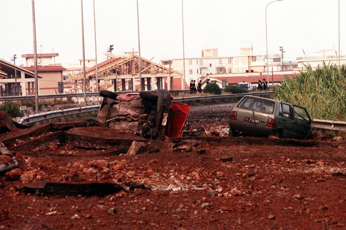 La strage di Capaci: cosa è accaduto 26 anni fa La strage di Capaci: cosa è accaduto 26 anni fa