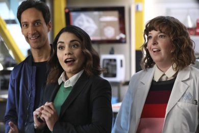 Powerless: una sitcom per ridere dei supereroi