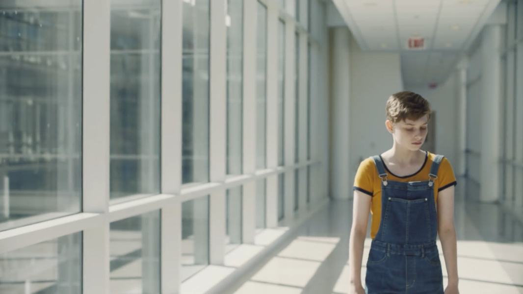 They, viaggio astrale del ragazzo sospeso – La recensione