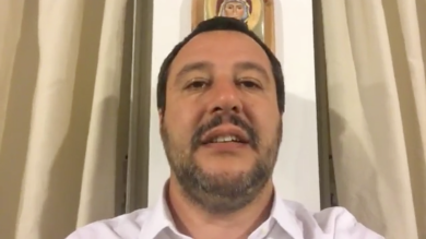Salvini: “Prima gli italiani. O si cambia, o si vota” | video messaggio su facebook