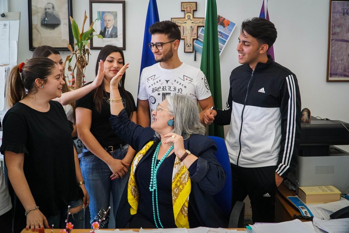 Galleria foto 'La storia degli studenti che hanno salvato la vita alla professoressa' - foto 4