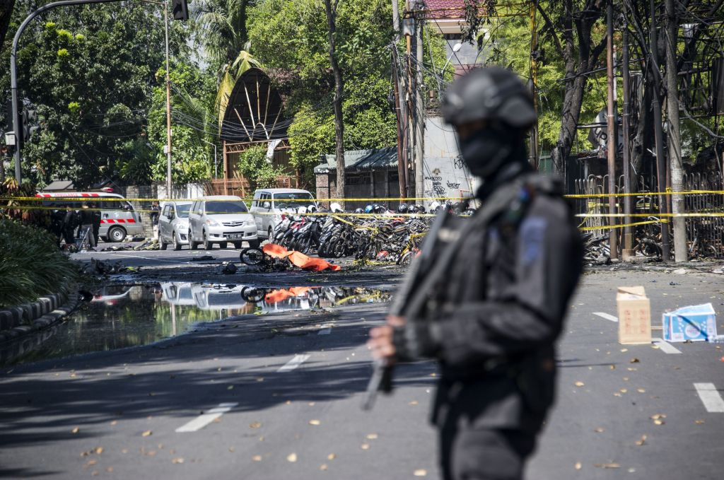 Isis: chi sono gli attentatori kamikaze in Indonesia