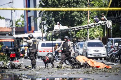 Isis: chi sono gli attentatori kamikaze in Indonesia