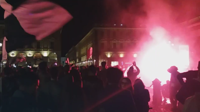 La festa scudetto dei tifosi della Juventus in Piazza San Carlo a Torino | video