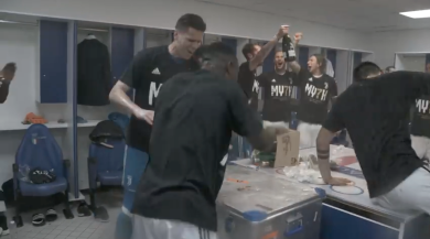 Juventus, festa scudetto negli spogliatoi | video