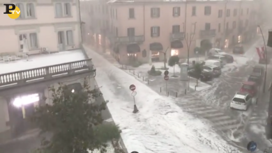 Legnano; fiume di grandine in strada | video